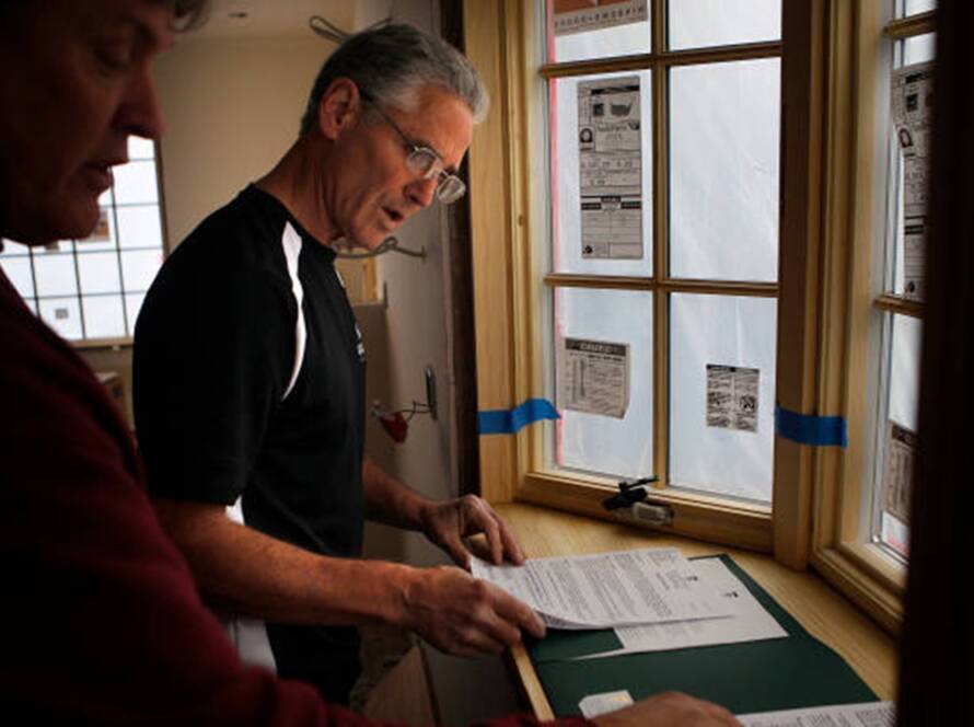 Contractor Project Management Questions to Ask Before Signing a Remodeling Contract